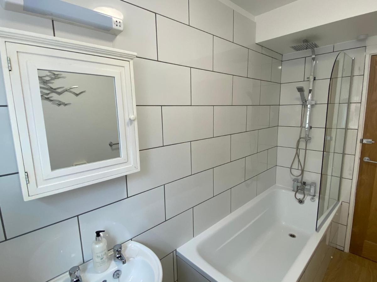 The North Bay Hideaway, Scarborough Apartment Ngoại thất bức ảnh